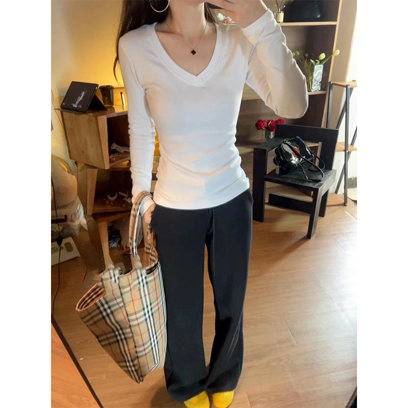 Women's Black V-neck Long-sleeve Slim-fit Thermal T-shirt with Velvet for Autumn/Winter