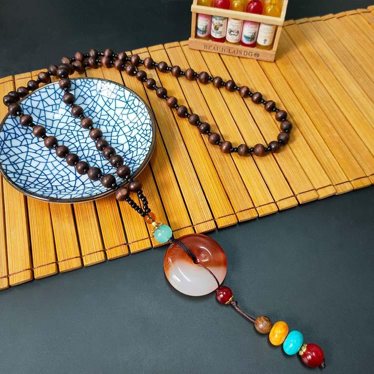 Náhrdelník s jantárovým príveskom v etnickom štýle, retiazka na sveter