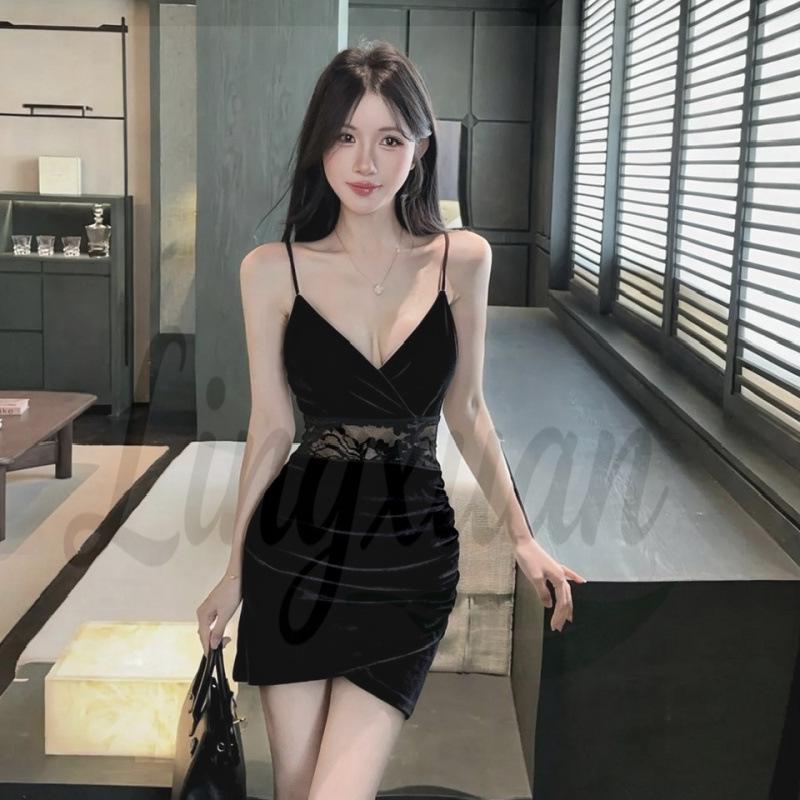 Velvet Spicy Girl Deep V Low-Cut Camisole Dress with Chest Pads - Irregular Hem, Waist-Cinching, Slim-Fit, Hip-Hugging Design L
