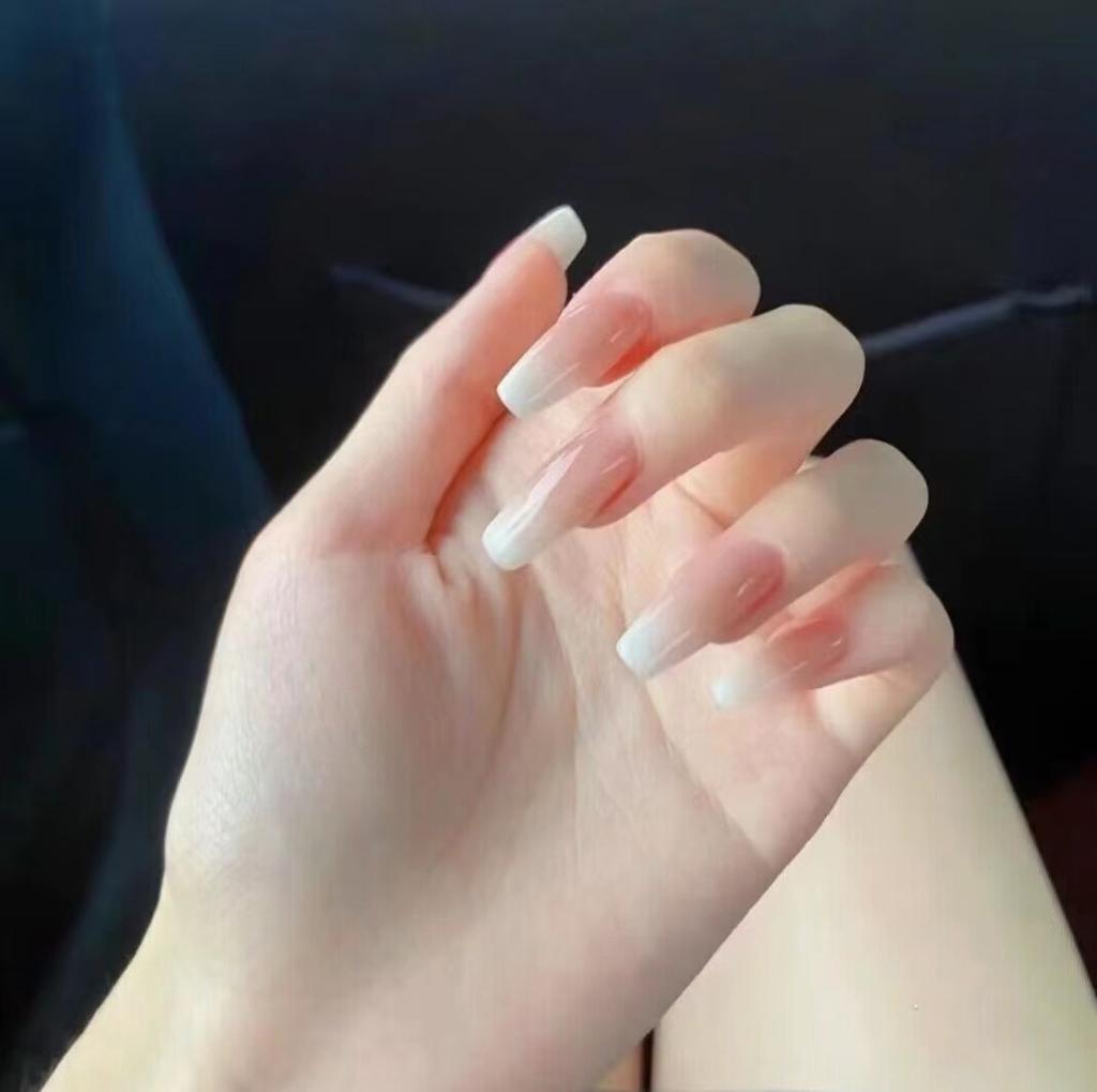 Čistě ručně vyráběný fototerapeutický nositelný nehtový dílek Nude barva gradient Nositelný nehet Hotový výrobek Opakovaně použitelná nehtová náplast