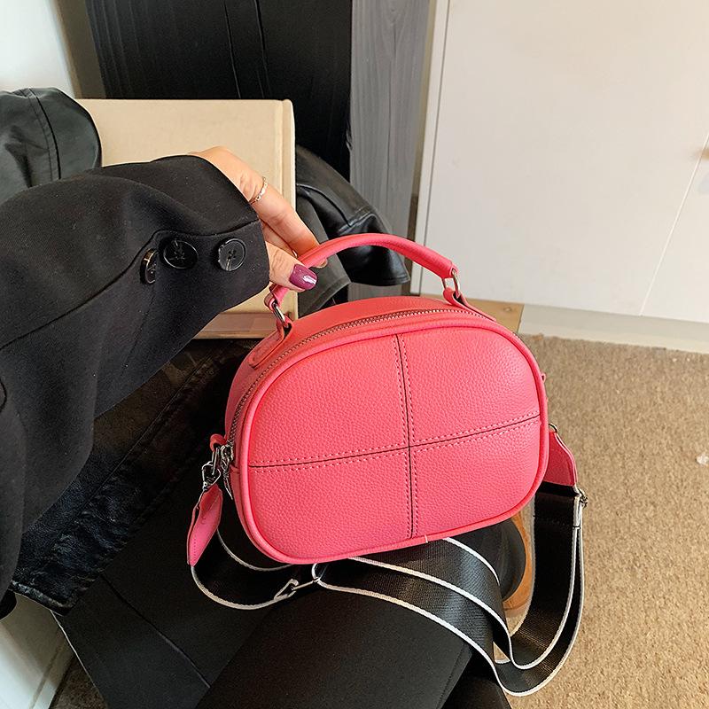 Popular Bag Women's Simple Messenger Bag Single Shoulder New Women's Bag 2025 Small Square Bag Commuter Bag