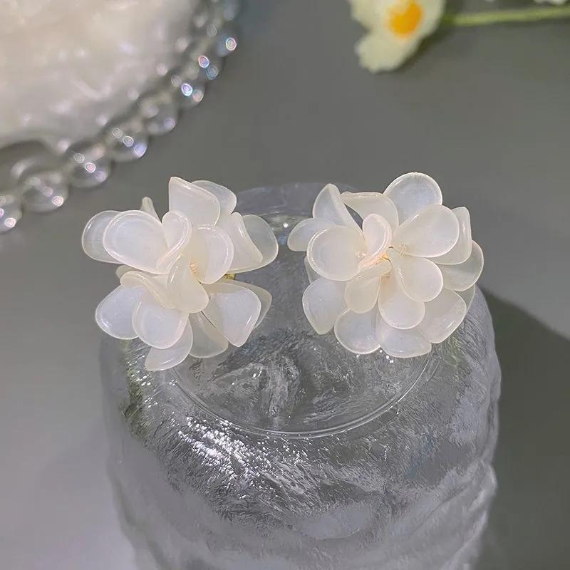 

Women Camellia Flowers Shape Charming Sweet Girls Earrings Party Wedding Jewelry білий
