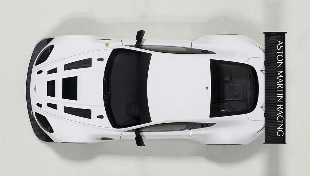 AUTOart Aston Martin V12 Vantage GT3 2013 Finished Product 1/18 (White)