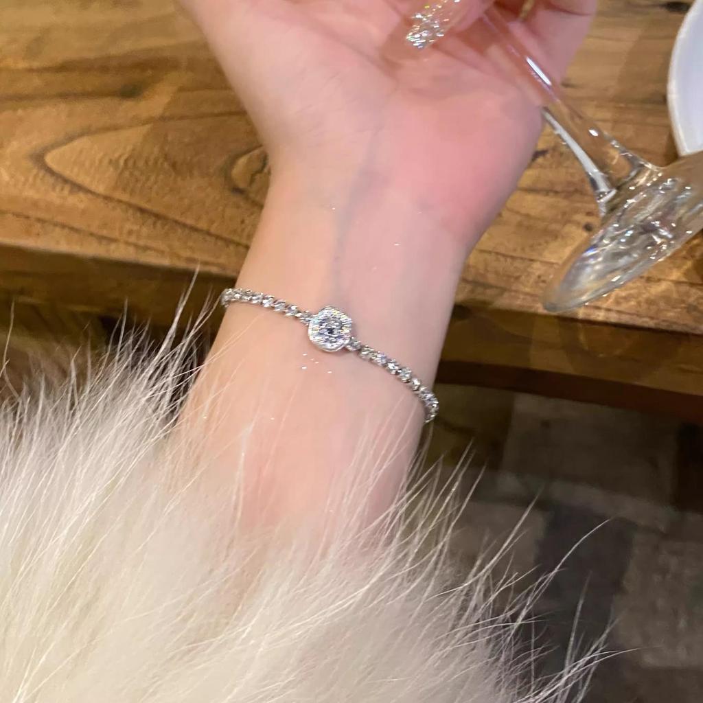 Elegant High-End Zircon Diamond Bracelet: Niche Luxury, Adjustable & Simple Design