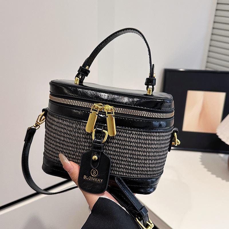 High-end niche design bag women's spring and summer new fashion messenger bag women's portable box bag