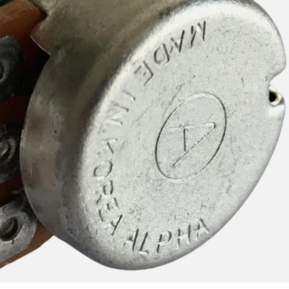 Kovový potenciometr s dělenou hřídelí, lineárním průběhem, dlouhou pákou, pro elektrickou kytaru