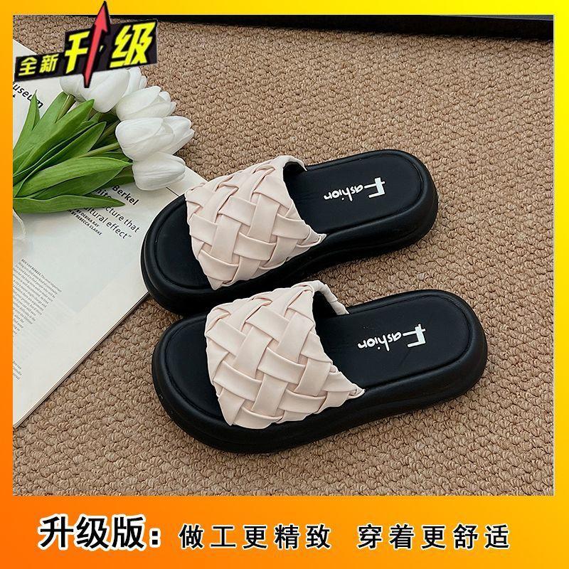 2025 new flat-bottomed thick-soled slippers for women's summer wear, fashionable and versatile, stepping on shit, soft-soled sandals for women, on