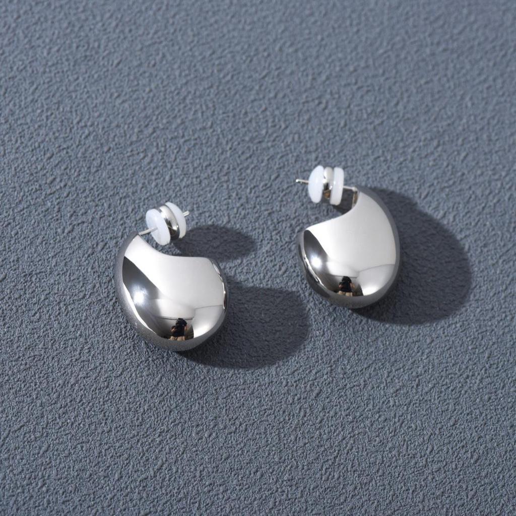 Glossy Water Drop Earrings: S925 Silver Needle, Trendy Light Luxury, High-End Summer Style Studs.