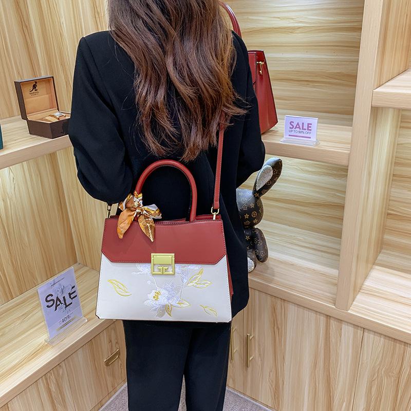 Wedding Bag Handbag Women's Bag New Fashionable Large Capacity Embroidered Lotus Embroidered Mother Bag One Shoulder Crossbody Bag