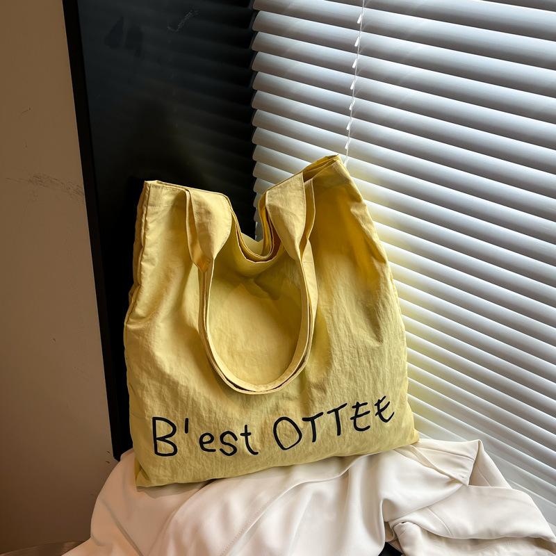 

Korean version of fashion underarm bag women s 2025 new letter print canvas bag large capacity shoulder tote bag жовтий
