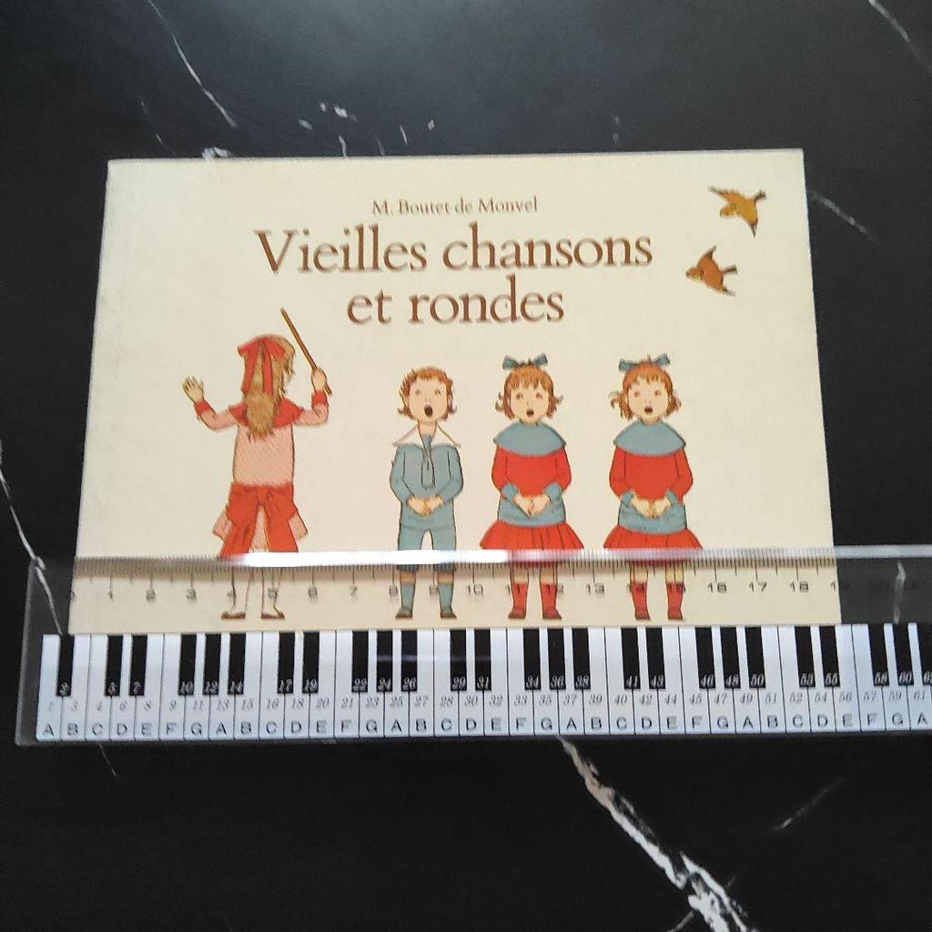 [USED] Vieilles Chansons and Rondes Small Music Score Picture Book France