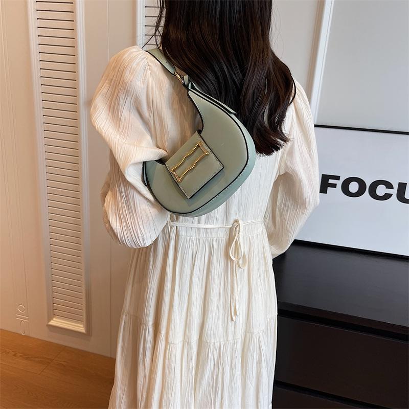Popular bags women's summer simple new crescent moon hand carry women's bags underarm trendy fashion shoulder contrasting bag