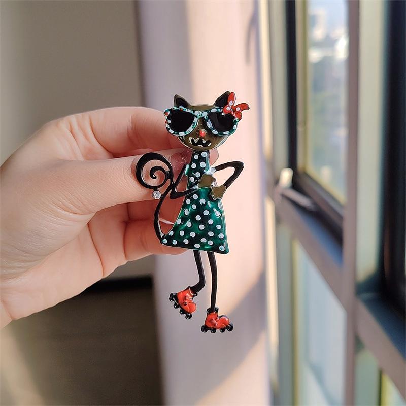 Premium Korean Cartoon Kitten Oil-Drop Brooch - Elegant Animal Pin for Women