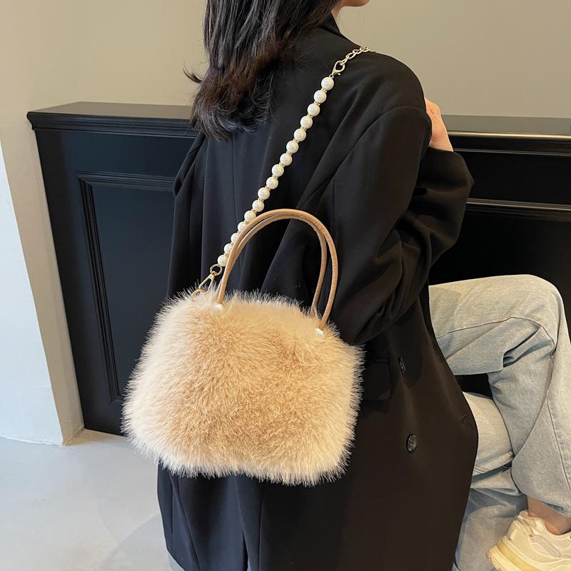 Soft Plush Handbag Fashion Girls Pearl Chain Shoulder Bag Women Ladies Designer White Tote Purse Winter Faux Fur Crossbody Bag