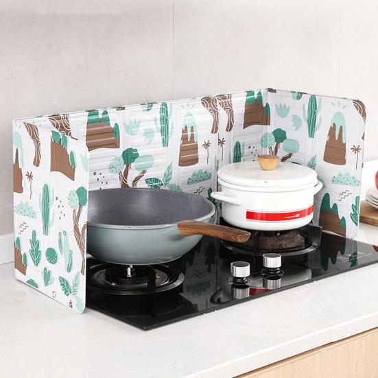 2Pcs 3-Sided Foldable Splatter Guard Aluminum Foil Grease Screen for Stovetop Frying Pan Protects Countertop from Oil Splashes Kitchen Cooking