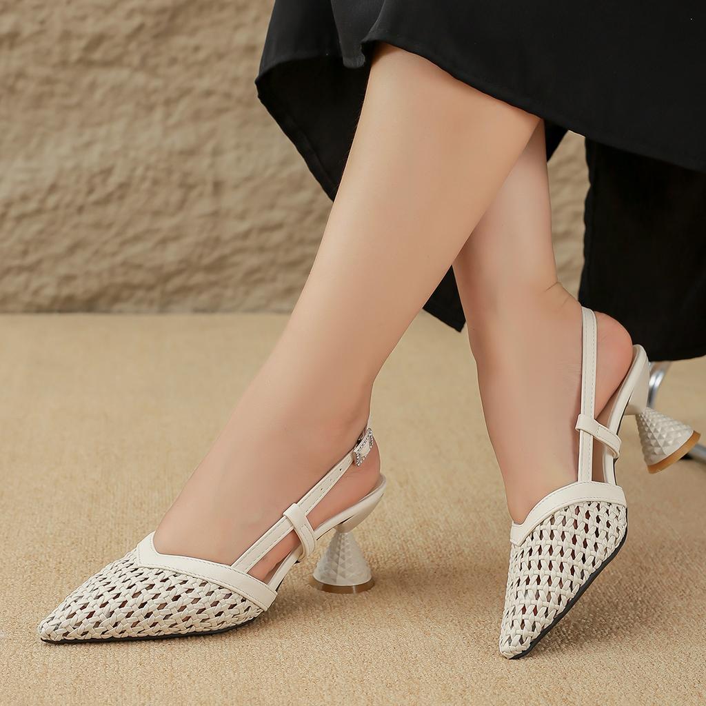 2025 new French niche temperament mid-heel hollow-out absolute children's woven one-word buckle with pointed high-heeled sandals
