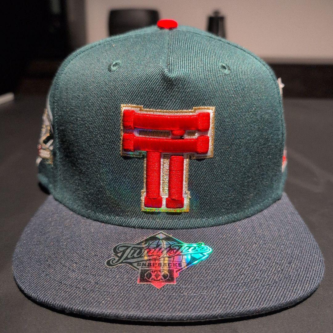 

[Б/У] Ограниченная серия TWNTY TWO Вышитый зеленый x темно-синий АТЛАНТА