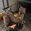Retro Style Handbag for Women In Winter New High End and Versatile Niche Design One Shoulder Crossbody Bag