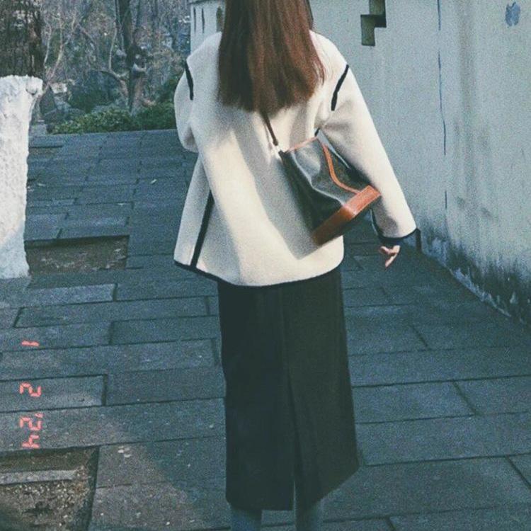2025 Winter Chic Women's White Lambswool Patchwork Coat
