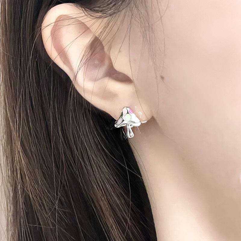 Niche Design Mushroom Carrot Asymmetrical Stud Earrings Cold Wind High Sense Earrings Personalized Earrings Women'S