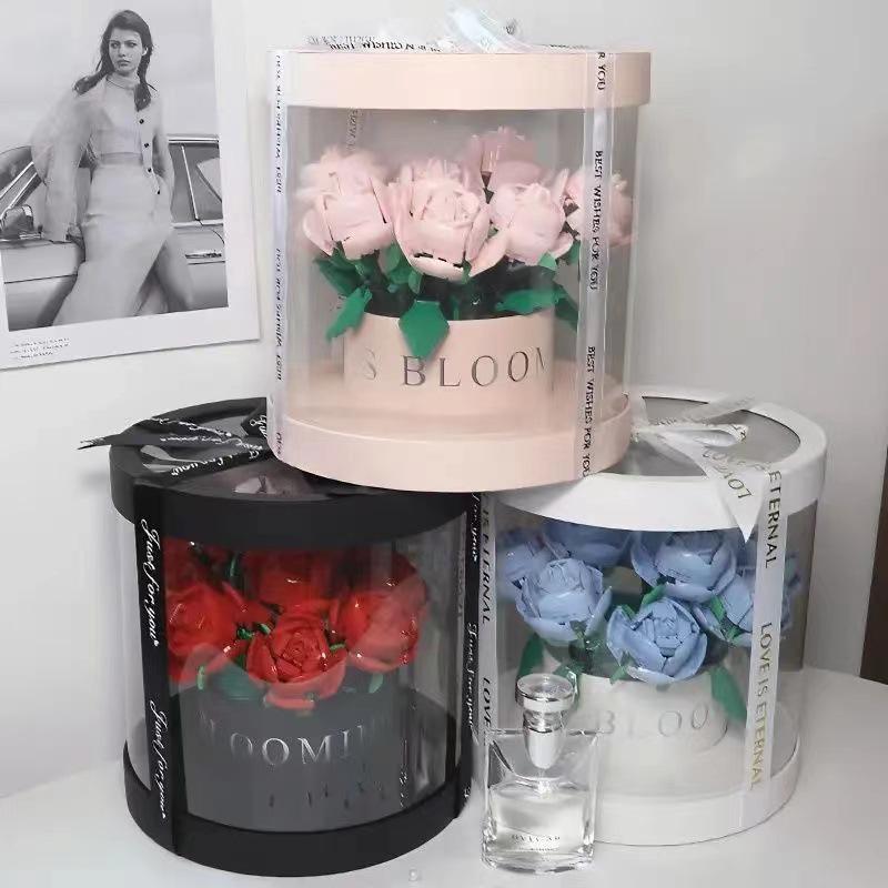 

Букет из розовых роз из строительных блоков - подарок на День святого Валентина для девушки