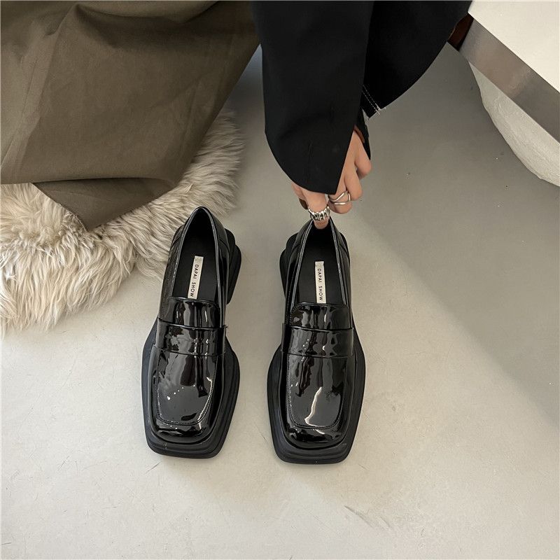 2025 spring and autumn new British style thick-soled square head retro loafers French muffin and small leather shoes for women