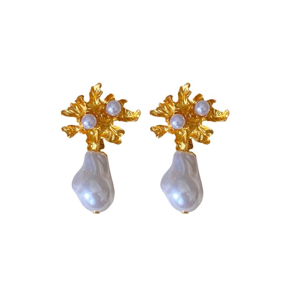 European and American popular irregular metal flower pearl stud earrings French fresh and unique commuter versatile ear jewelry