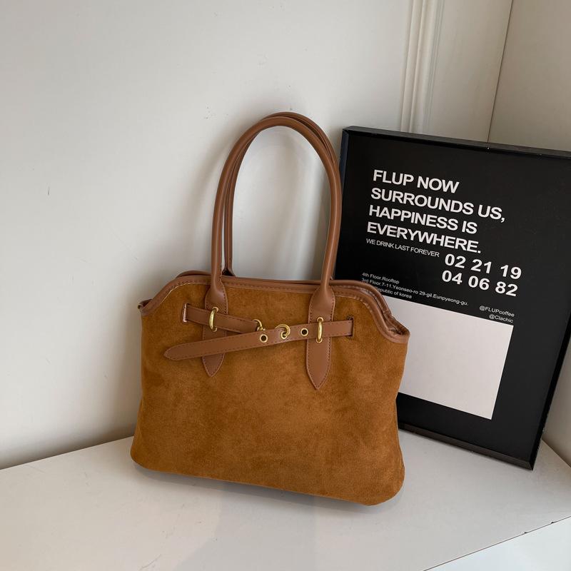 Large Capacity Bag Women's 2025 New Fashion High Sense Retro Shoulder Bag Autumn and Winter Commuter Tote Bag