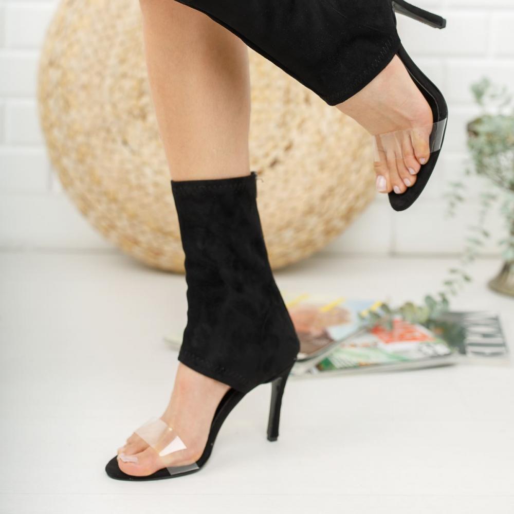 

Женские черные замшевые туфли на каблуке