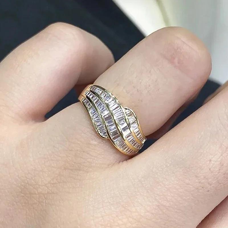 Huitan Wedding Women Rings Modern Fashion Jewelry Luxury Brilliant Cubic Zirconia Rings Color/Gold Color Party Accessory