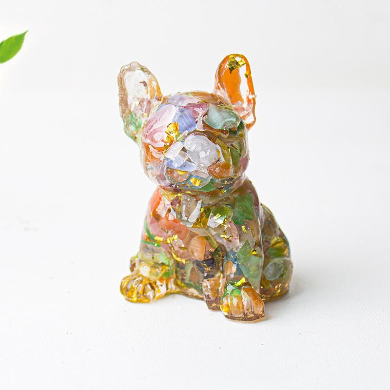 Hundefigur aus Kristallharz im modernen, minimalistischen Design – perfekt für die Dekoration von Zuhause oder Büro – Geschenkidee