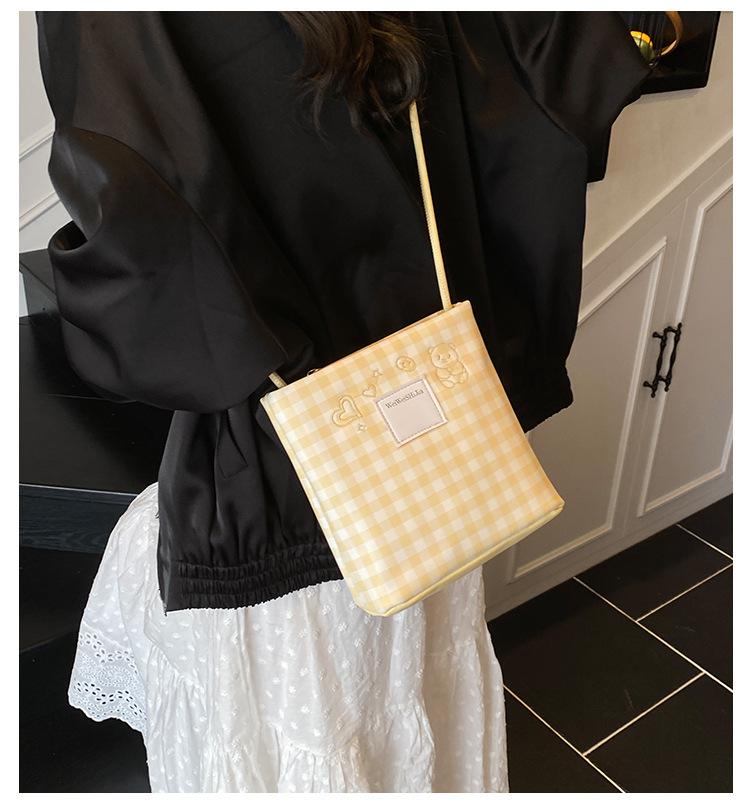 This year's popular small bag women's 2025 new simple and versatile shoulder messenger bag summer casual bucket bag