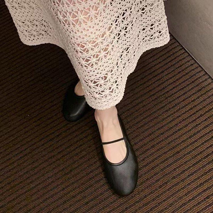 Soft-faced Round Head, Shallow Mouth, One Word with Flat-soled Mary Jane Shoes 2025 Autumn New Soft-soled Single Shoes, Grandma Small Leather Shoes