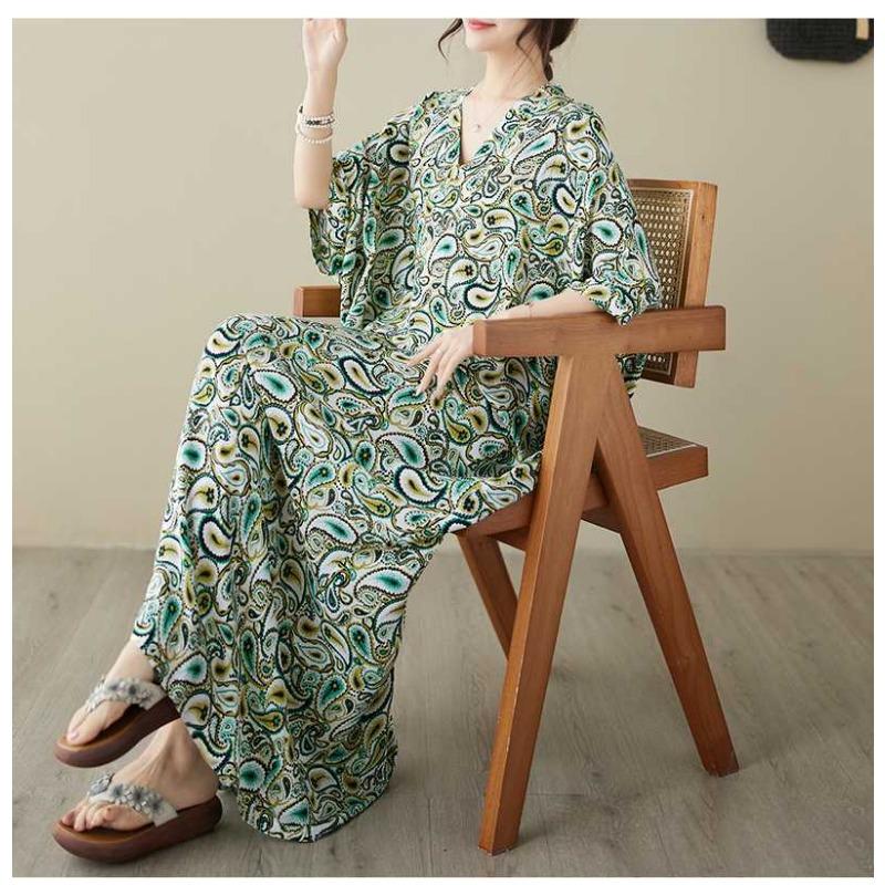 Summer V-neck Large Size Loose Literary Vacation Style Dresses