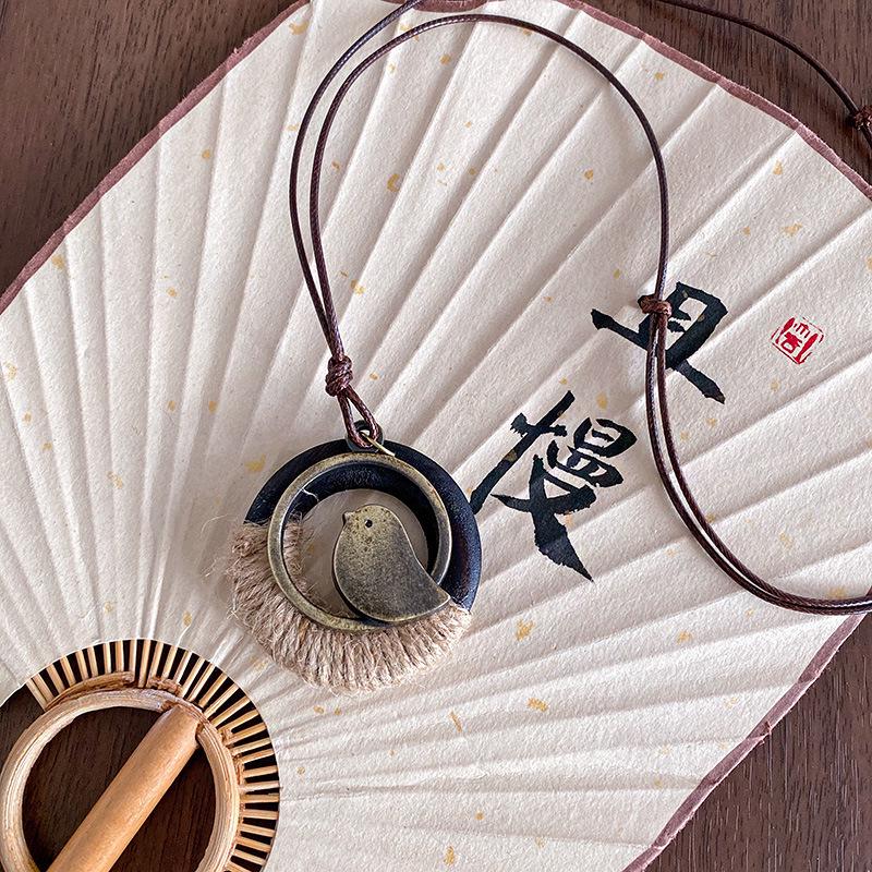 Retro Chinese Tassel Necklace: Unique Ethnic Style Women's High-End Clavicle Chain.