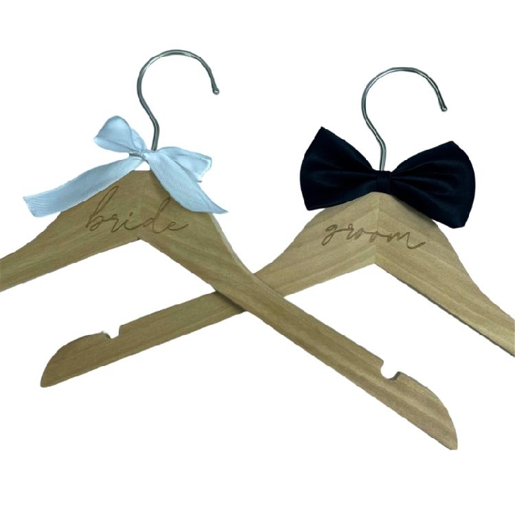 2 Pezzi Gruccia MultiFunzionale in Legno per Matrimonio Gancio Antipolvere Porta Abiti per Occasioni Formali Abito da Sposa e Abito da Sposo