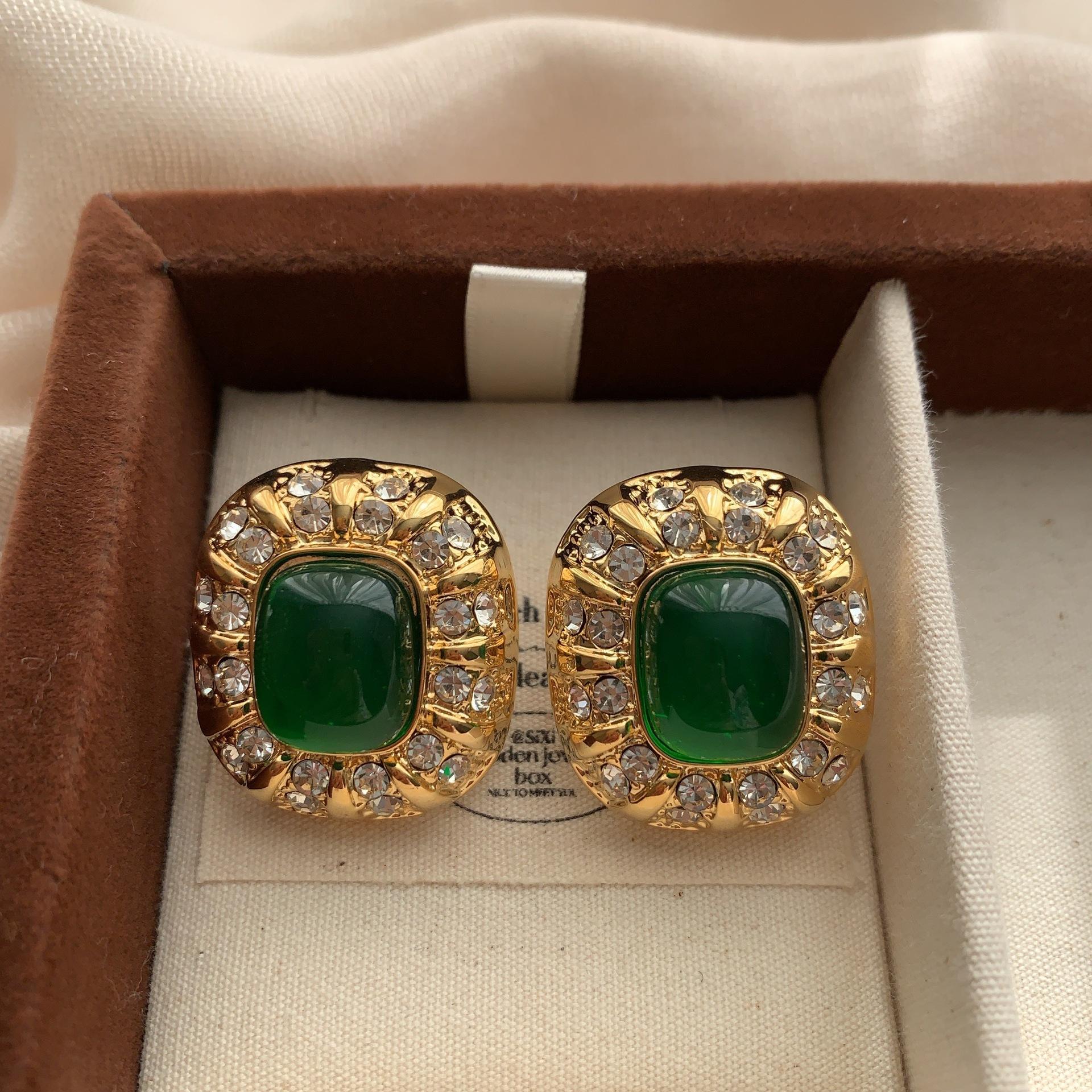 

Square gemstone stud earrings women s retro court luxury niche design gorgeous high-end fashion grand and exquisite