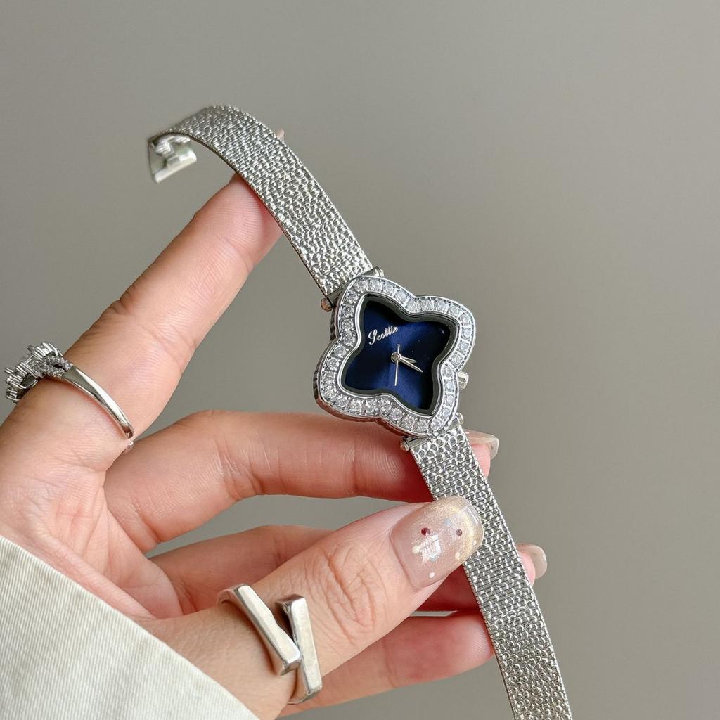 9813 Four-Leaf Clover Watch Light Luxury Fashion Women'S Watch With Diamonds And Broken Silver