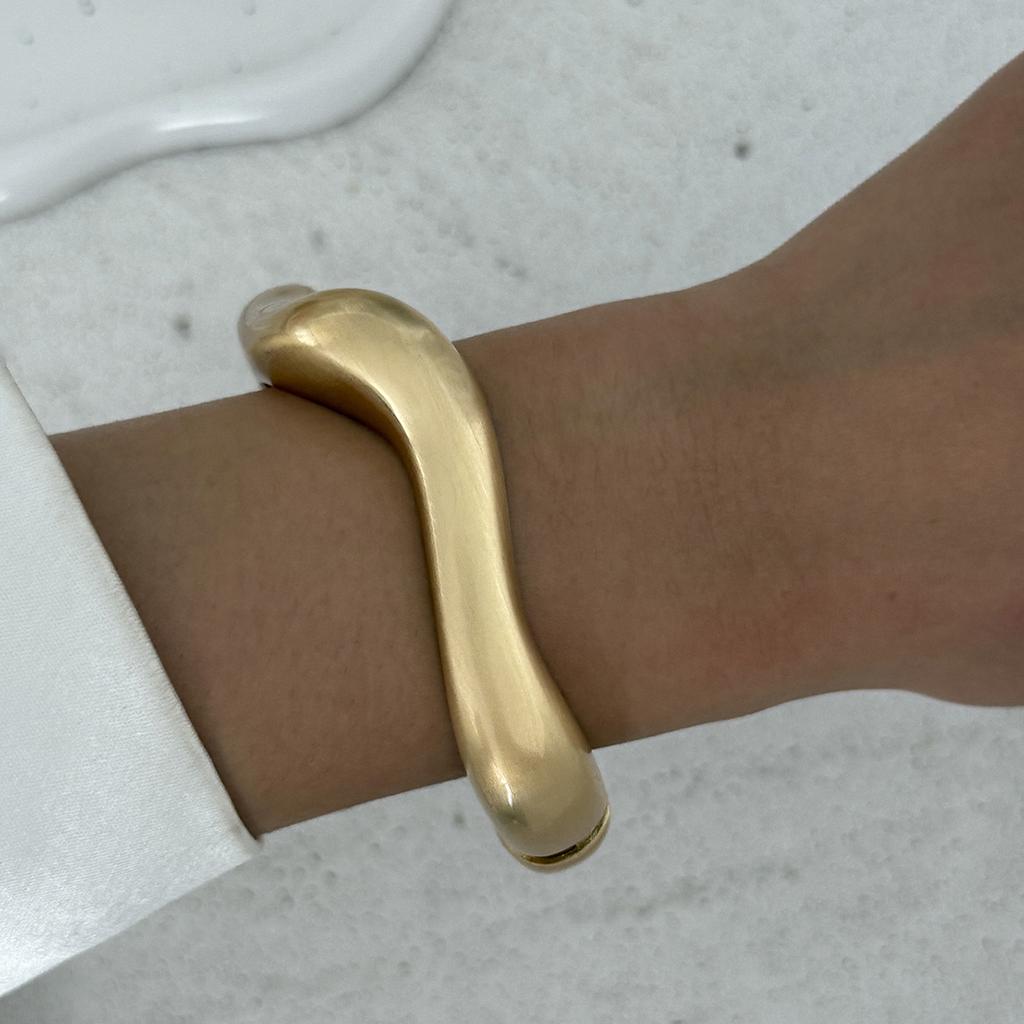 Ingemark Creative Hip Hop Matte Heavy Metal Chunky Spring Bangles for Women New Trend Gold Color Arm Bracelets Grunge Jewelry