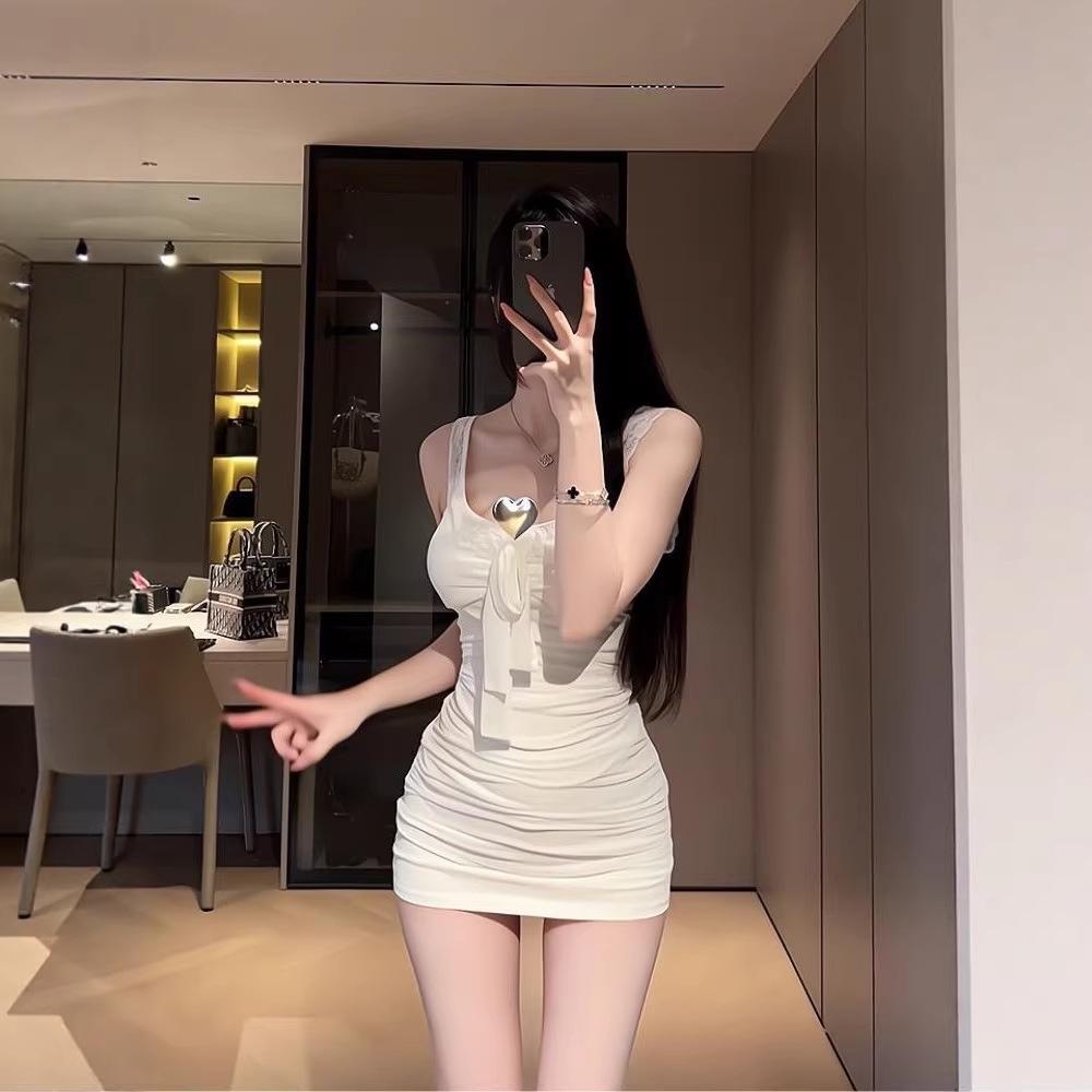 

White Lace-Trim Halter Bodycon Mini Dress with Cinched Waist Medium (M) белый