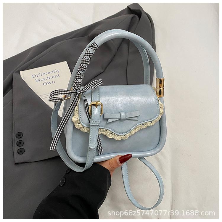 Simple temperament, hand-held small square bag, 2025 new fashion, niche design, trendy shoulder bag, commuter crossbody bag