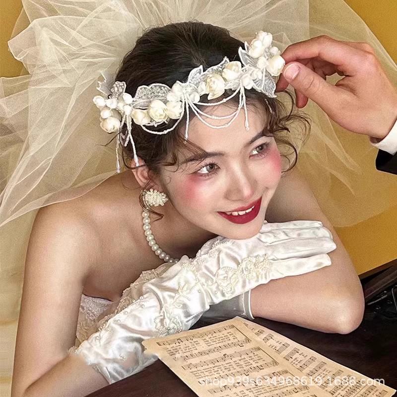 

Кружевная повязка на голову с жемчужной кисточкой и фата-венок из цветов для свадьбы или вечернего платья
