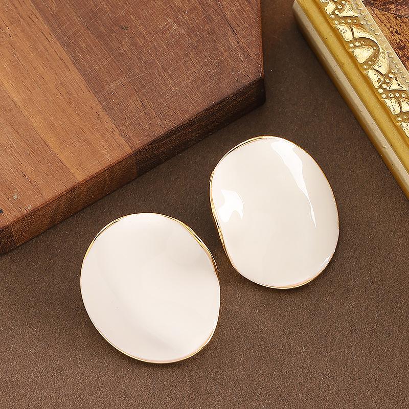 French elegance temperament small fragrance dripping oil irregular wave earrings light luxury high sense super white commuter earrings