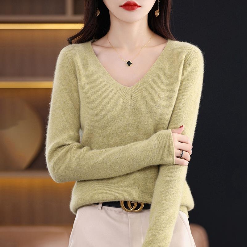 Autumn new large V-neck knitted sweater women's slim-fitting long-sleeved sweater with a sense of collarbone design and a bottoming shirt inside