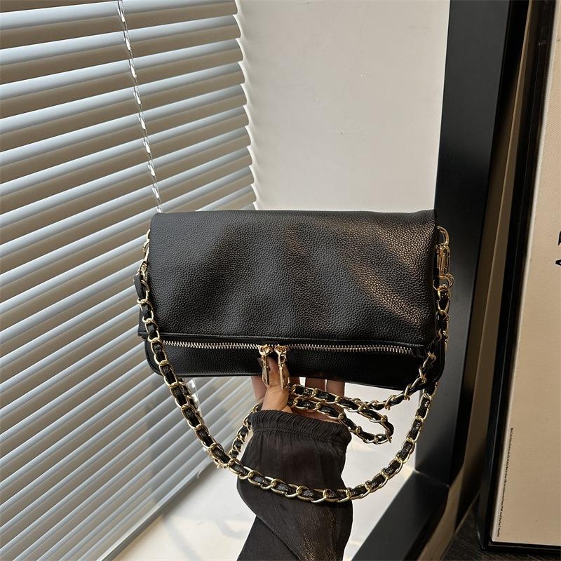 Black PU Leather Retro Shoulder Bag 2026 New Fashionable Women Envelope Bag Casual Outdoor Chain Crossbody Bag