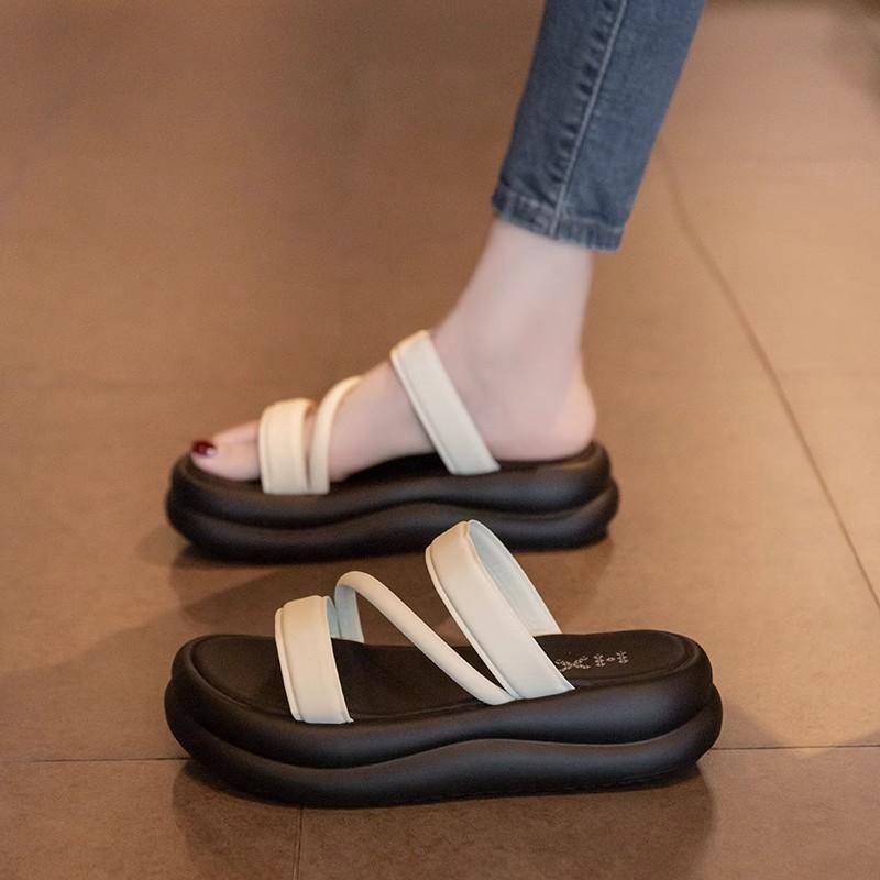 

Cool slippers women s summer wear 2025 new thick-soled beach sandals lazy casual stepping on shit 40