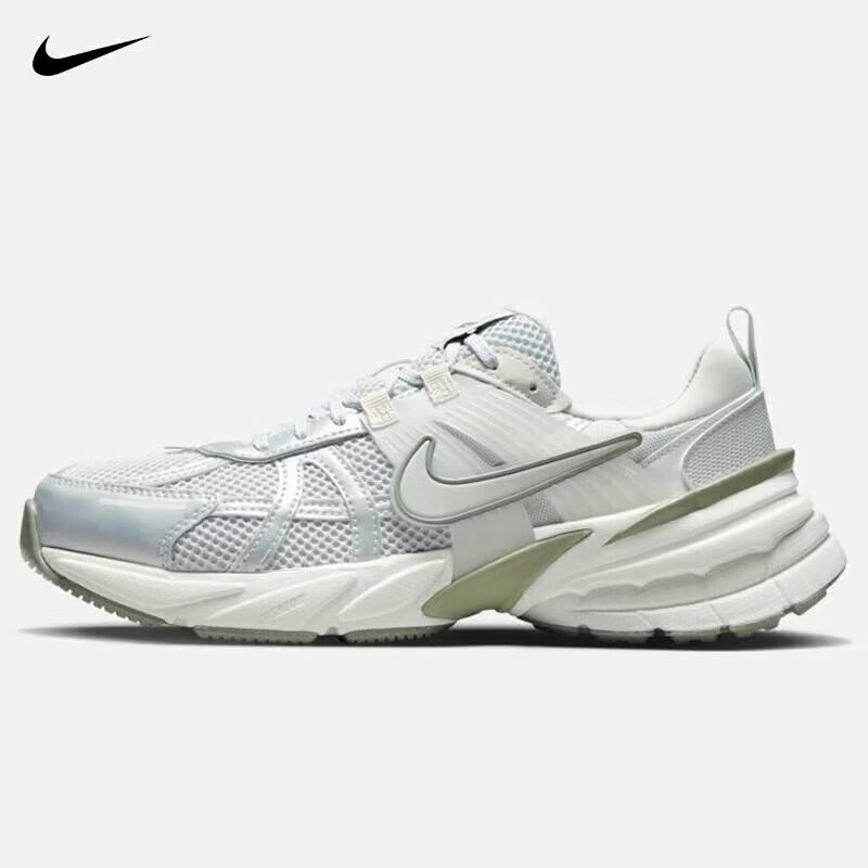 

Жіночі повсякденні кросівки Nike V2K Run 36.5