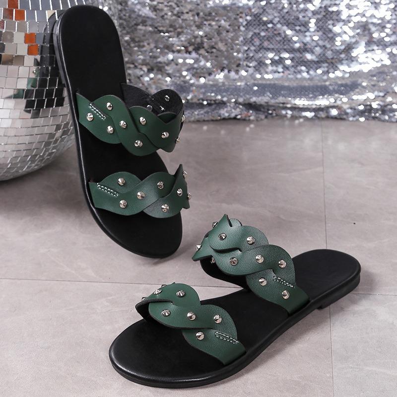 Light Slippers for Women's Summer Casual Flat Bottom Soft Bottom Rivet