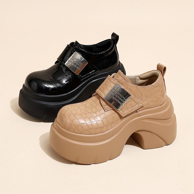 Retro British style loafers women's 2025 spring and autumn new single shoes women's small thick-soled Velcro small leather shoes