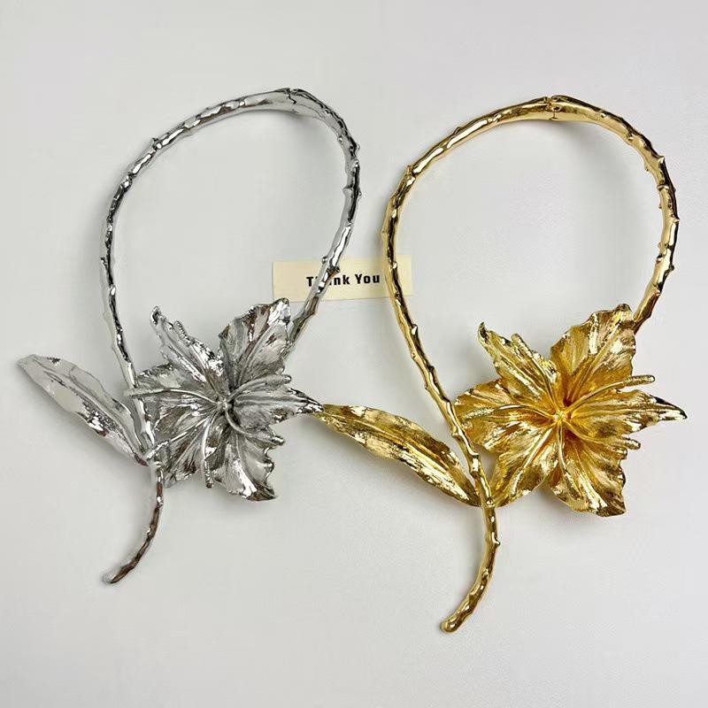 Exquisite Blooming Lily of the Valley Statement Choker: Luxury Gourd Leaf Necklace